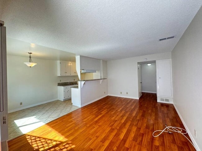 Building Photo - 1.0 bedroom in Pasadena California 91107