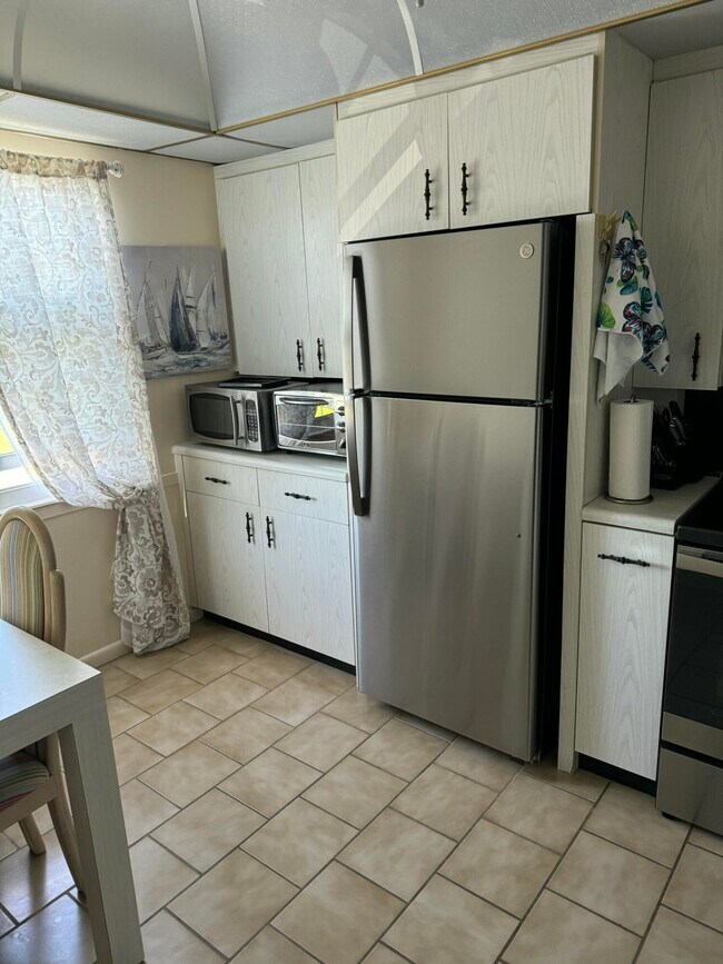 Building Photo - 4054 Exeter C