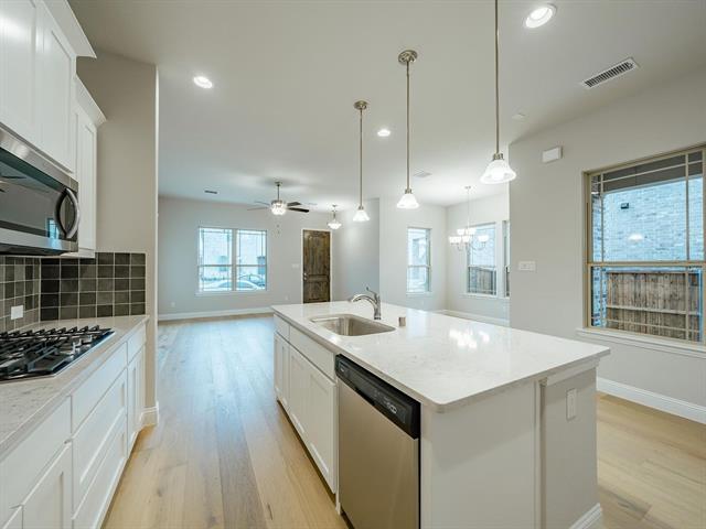 Foto del edificio - 7613 Regal Ln