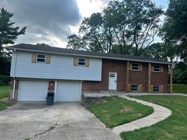 Building Photo - 9149 Wintergreen Dr