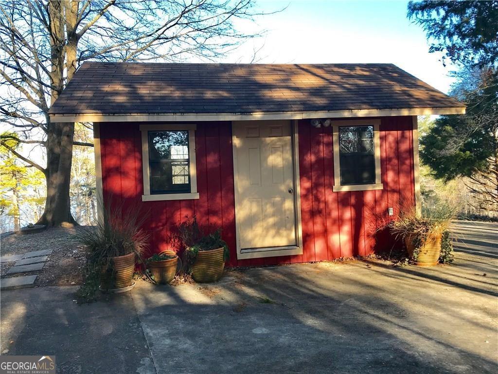 Foto del edificio - 3225 Lake Rd Cir