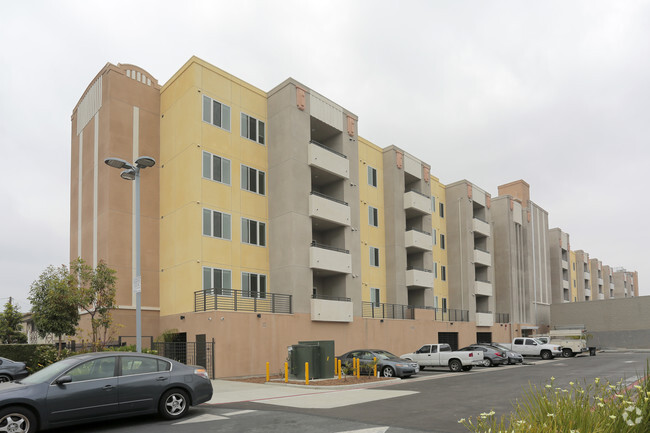 Building Photo - Icon at Rosecrans