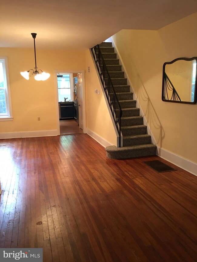 Foto del edificio - 8135 Roanoke St