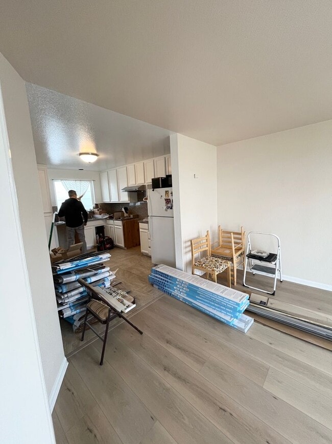 Building Photo - Top Floor 4x2