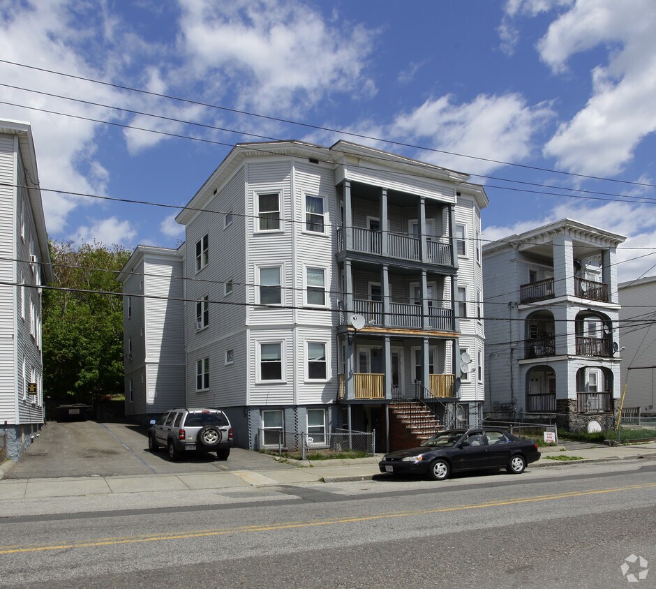 Primary Photo - 135-137 Lawton Ave