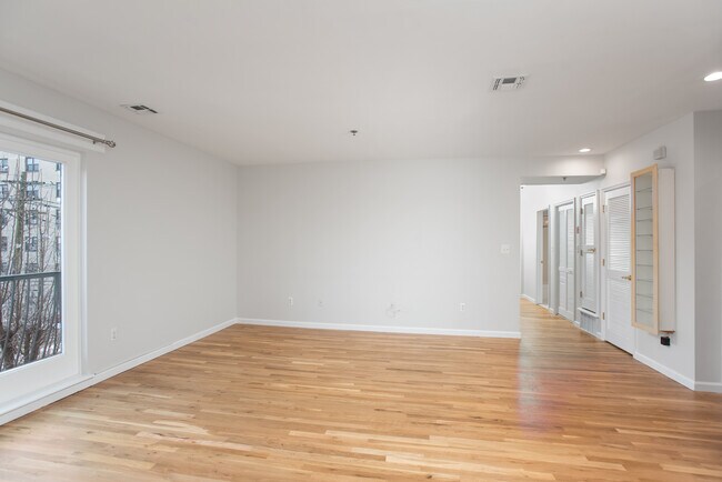 Building Photo - 536 Grand St