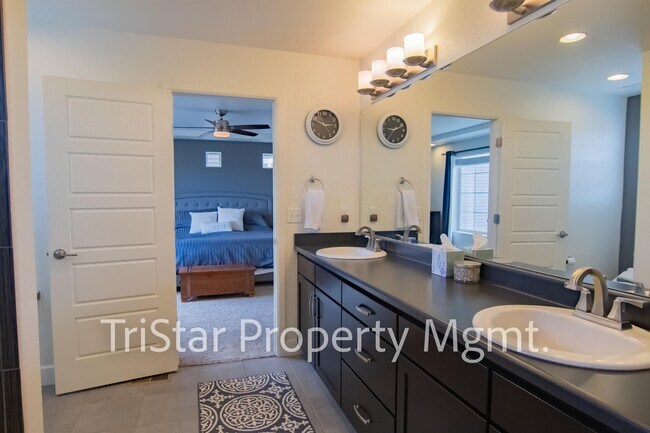 Foto del edificio - 8329 Plumwood Circle