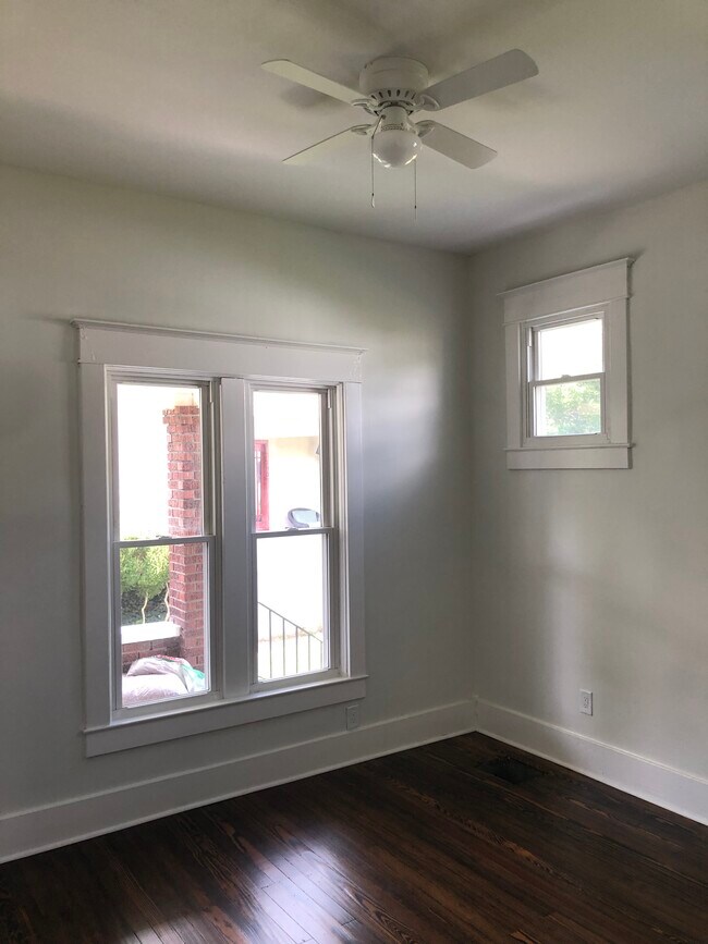 Front Bedroom - 1900 Maplewood Pl