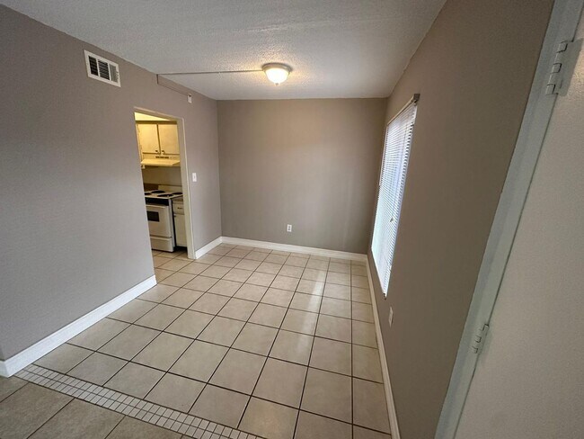 Foto del edificio - GREEN TEE VILLAGE 1 BED FOR RENT - FAST APPROVAL!