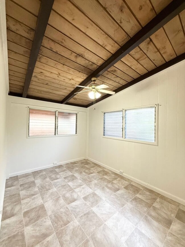 Foto del edificio - Aliamanu/Salt Lake - 2 bedroom 1 bath Duplex