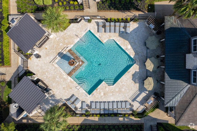 Área de piscina - Retreat at Westpark