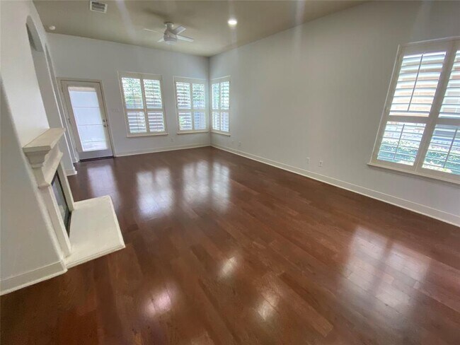 Foto del edificio - 2210 Onion Creek Pkwy