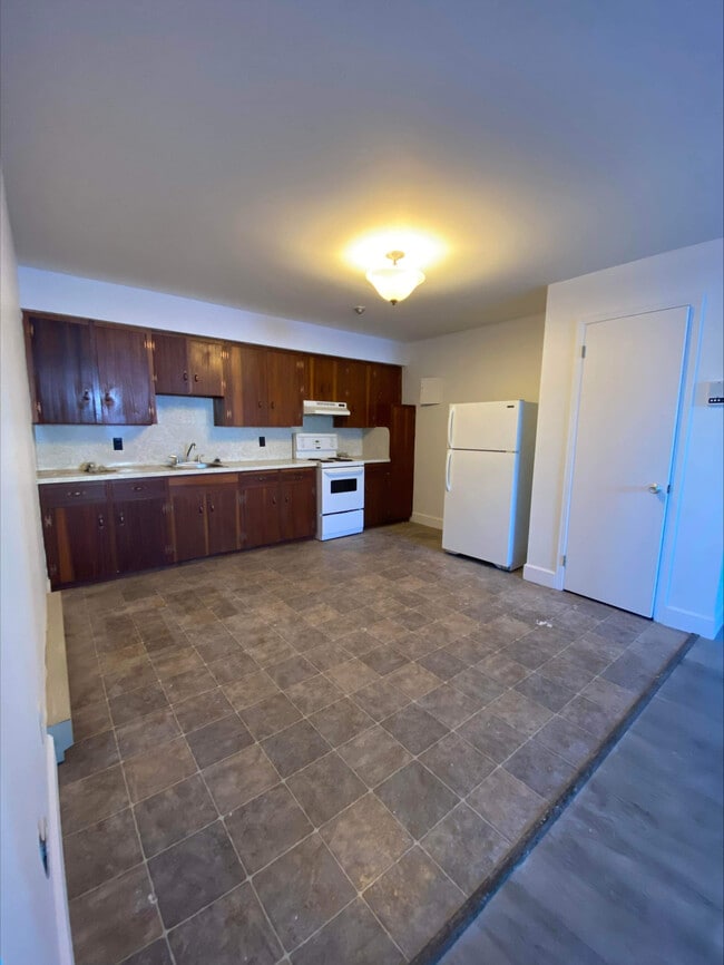 Building Photo - 615 Chalmers Ct