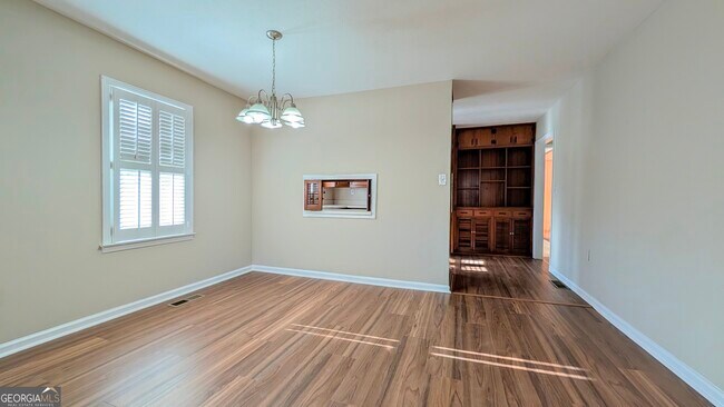 Building Photo - 6086 Lights Ferry Rd