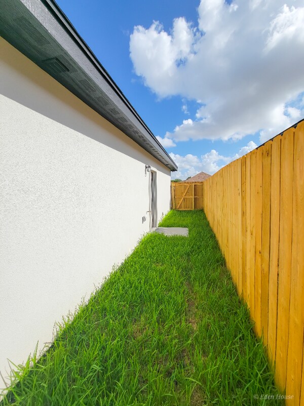 Building Photo - 1404 W Platinum Dr