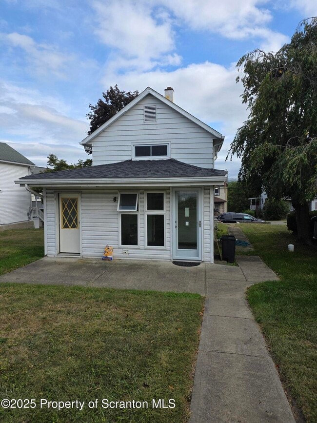 Building Photo - 1009 Carmalt St
