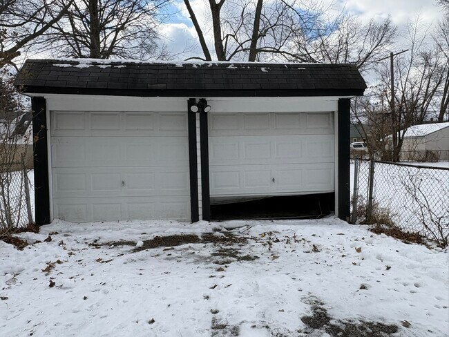 Foto del edificio - 17407 Woodbury Ave