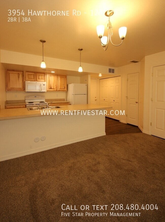 Building Photo - Spacious Townhome With 2 Primary Bedrooms!...
