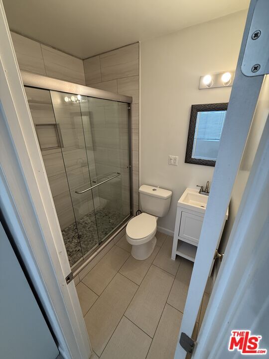 Building Photo - 2922 S Budlong Ave