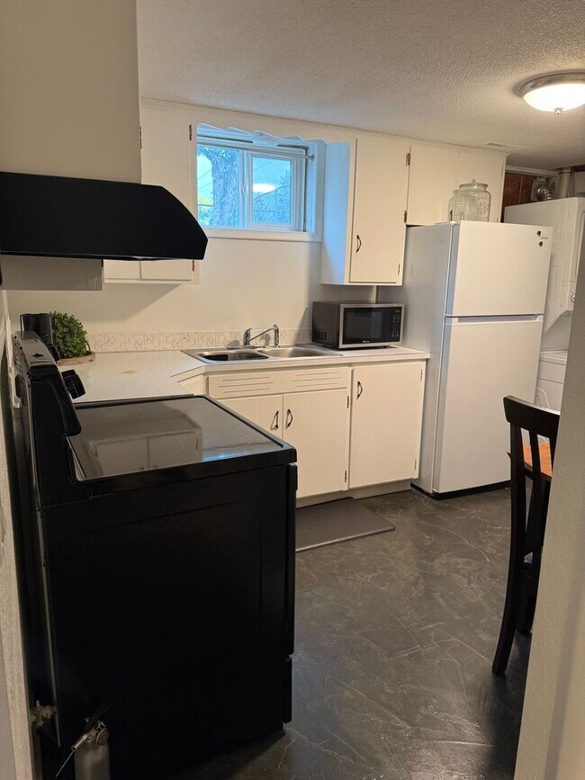 Building Photo - 1448 Avenue D