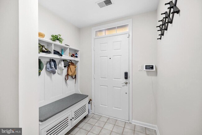 Foto del edificio - 381 Livermore Ln