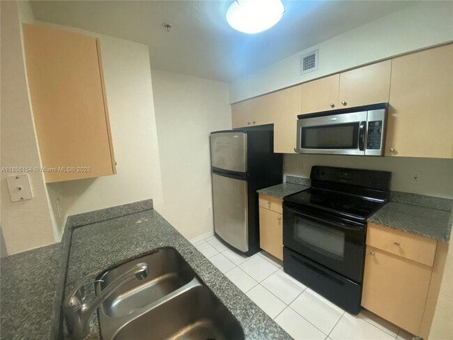 Building Photo - 2544 Centergate Dr