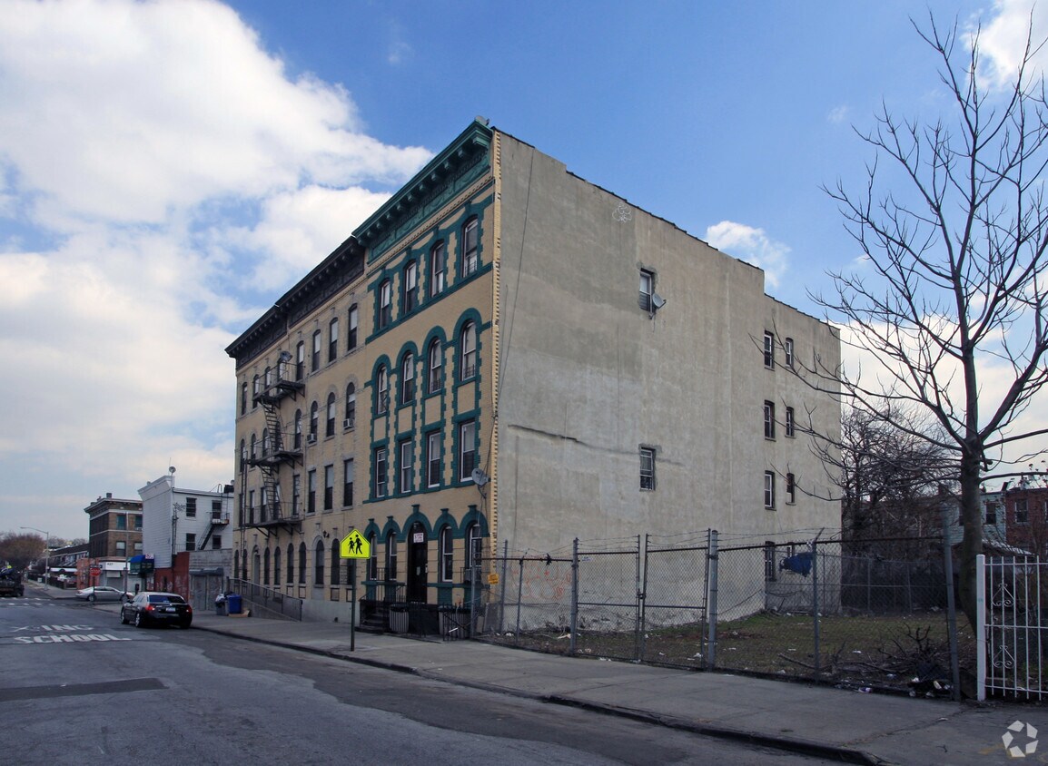 Building Photo - 1118 Madison St