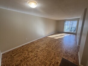 Building Photo - 225-225 Old Carriage Dr