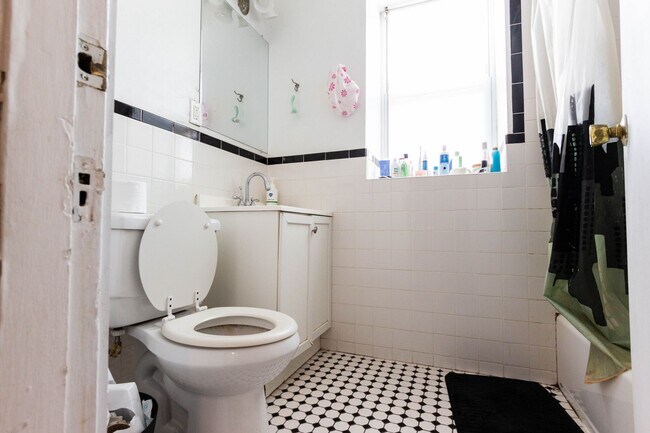 Foto del edificio - 4 bed/1 bath in Allston available for a September 1st move-in