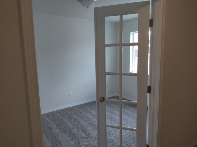Foto del edificio - New Home in Enclaves - Close to Barnes Rd!