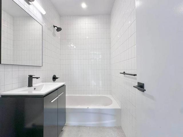 Foto del edificio - 2 bedroom in BROOKLYN NY 11226