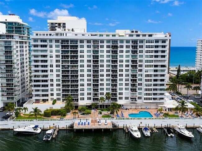 Foto del edificio - 5700 Collins Ave