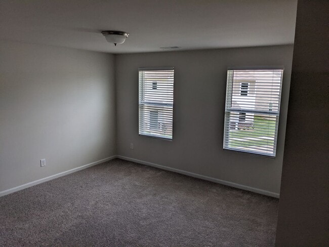 Building Photo - 3-Bedroom End Unit Townhome w/ Garage-Salisbury