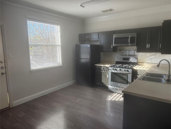 Foto del edificio - 14408 Charles Dickens Dr