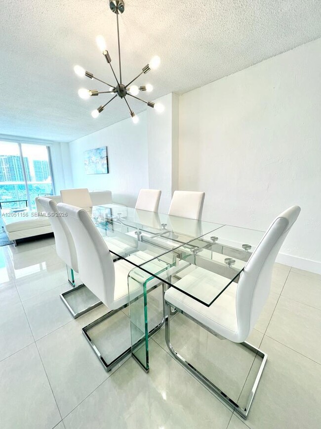 Foto del edificio - 19370 Collins Ave