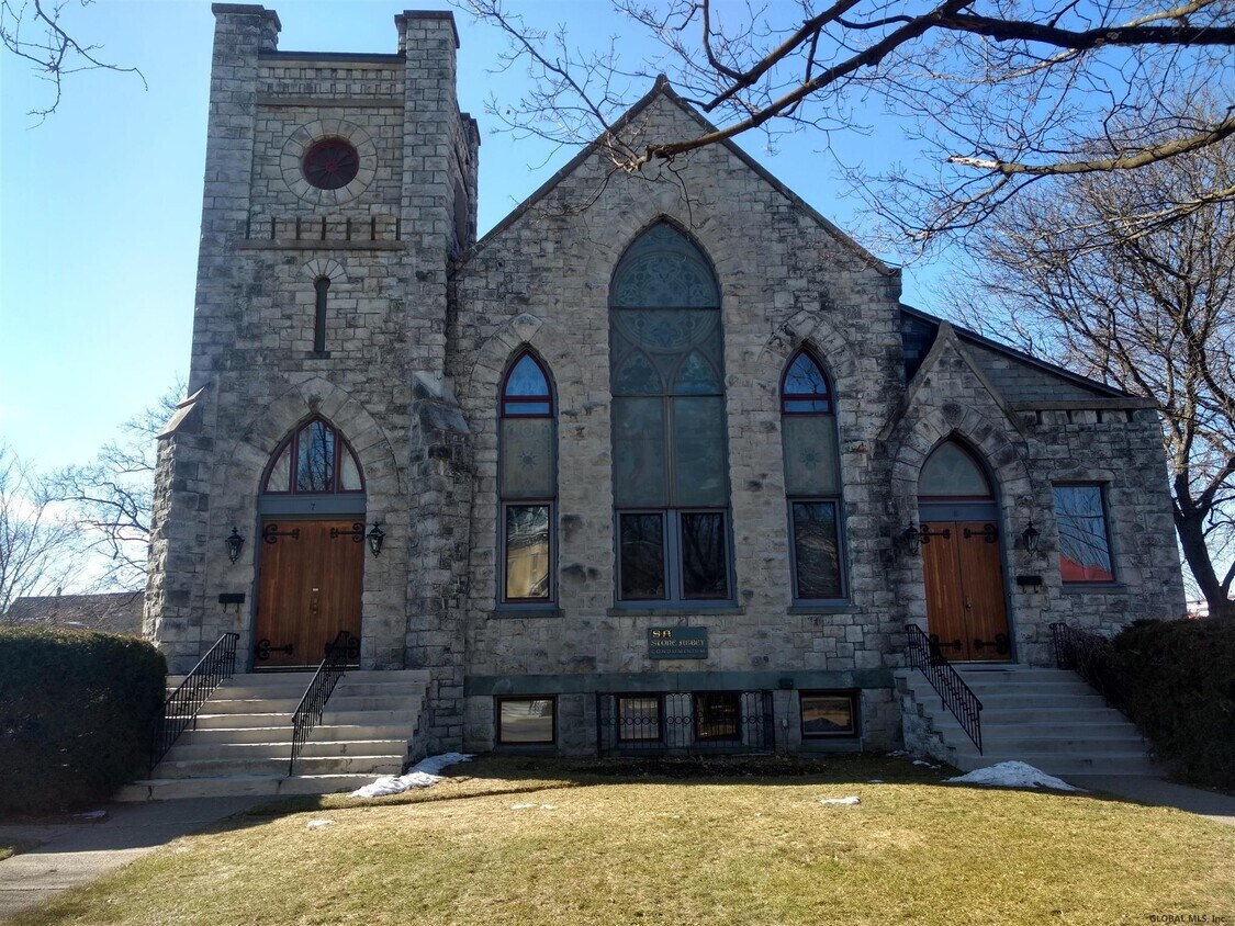 Primary Photo - 125 Circular St