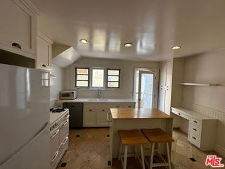 Building Photo - 2046 Highland Ave