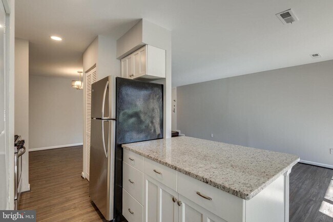 Foto del edificio - 11228 Chestnut Grove Square