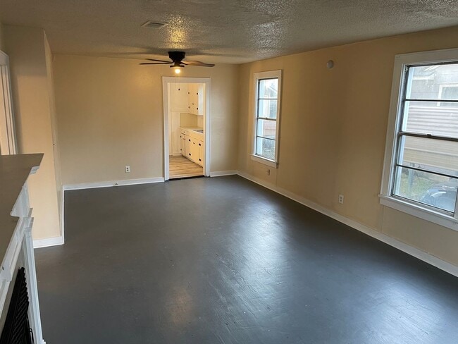 Building Photo - Cute 2 bedroom home in Caddo Heights
