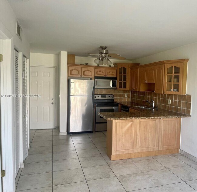 Foto del edificio - 8240 SW 210th St