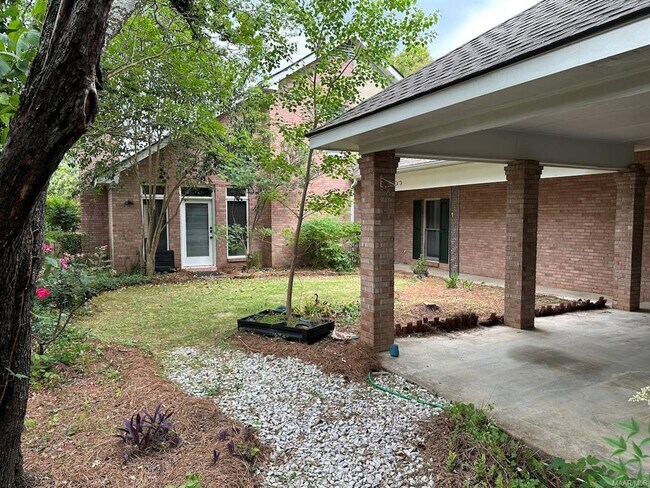 Foto del edificio - 8601 Harvest Ridge Dr