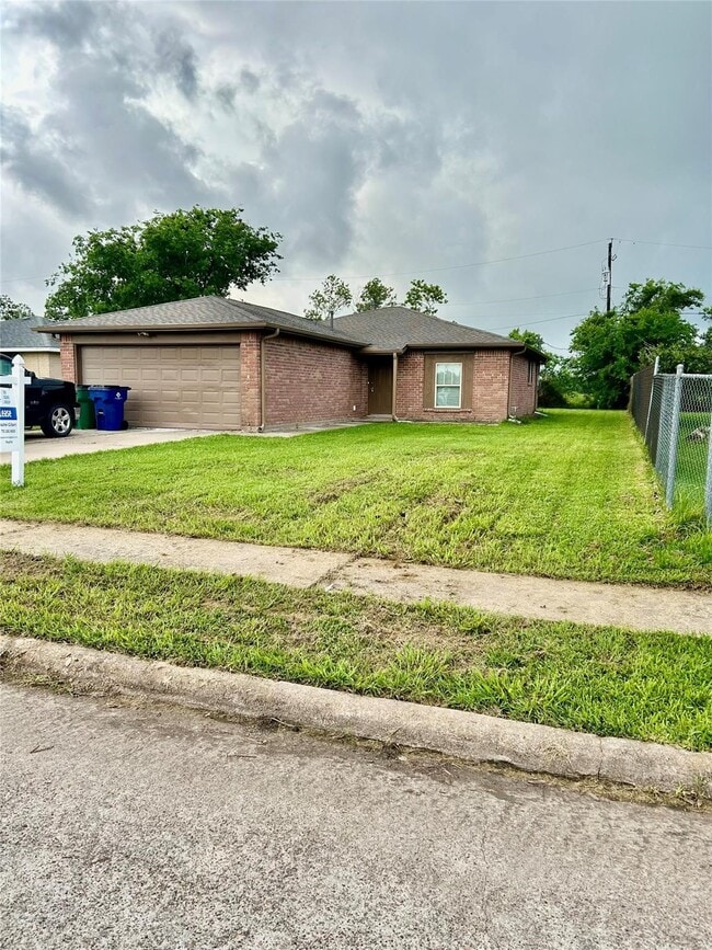 Building Photo - 228 Austin St