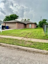Building Photo - 228 Austin St