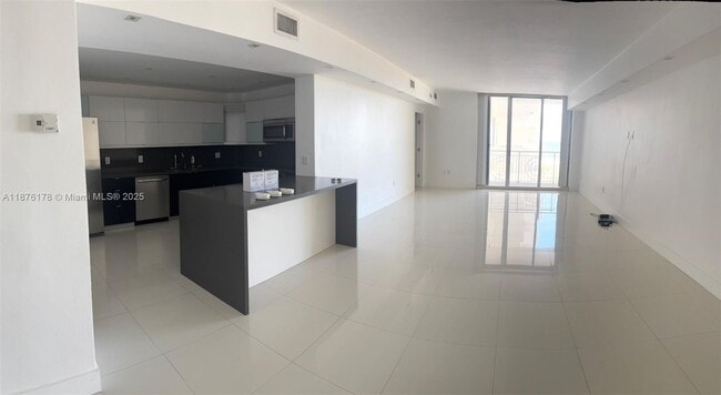 Building Photo - 5825 Collins Ave