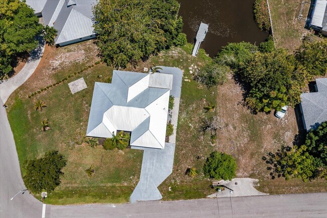 Photo - 202 Bay St House