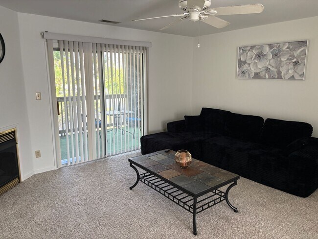 Foto del edificio - 2 BEDROOM 2 BATH ON 2ND FLOOR AT MYRTLE GREENS