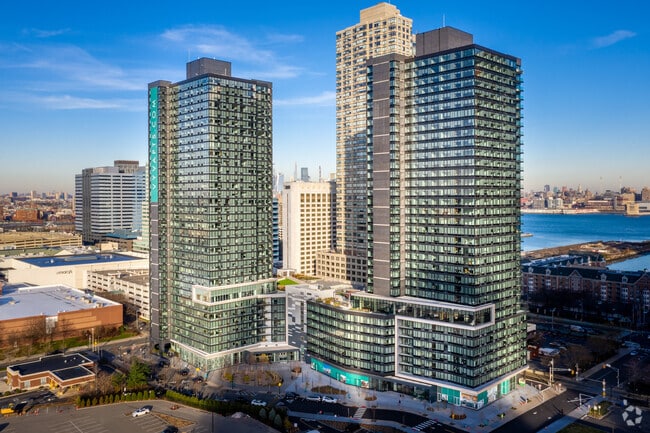 Building Photo - VYV North