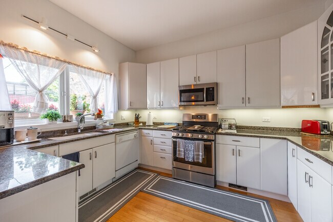 Foto del edificio - 1723 N Wood St
