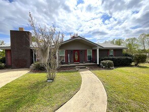 Building Photo - 4900 Davis Dr