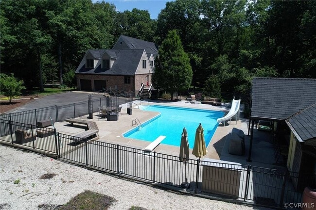 Foto del edificio - 11305 Cloverhill Dr
